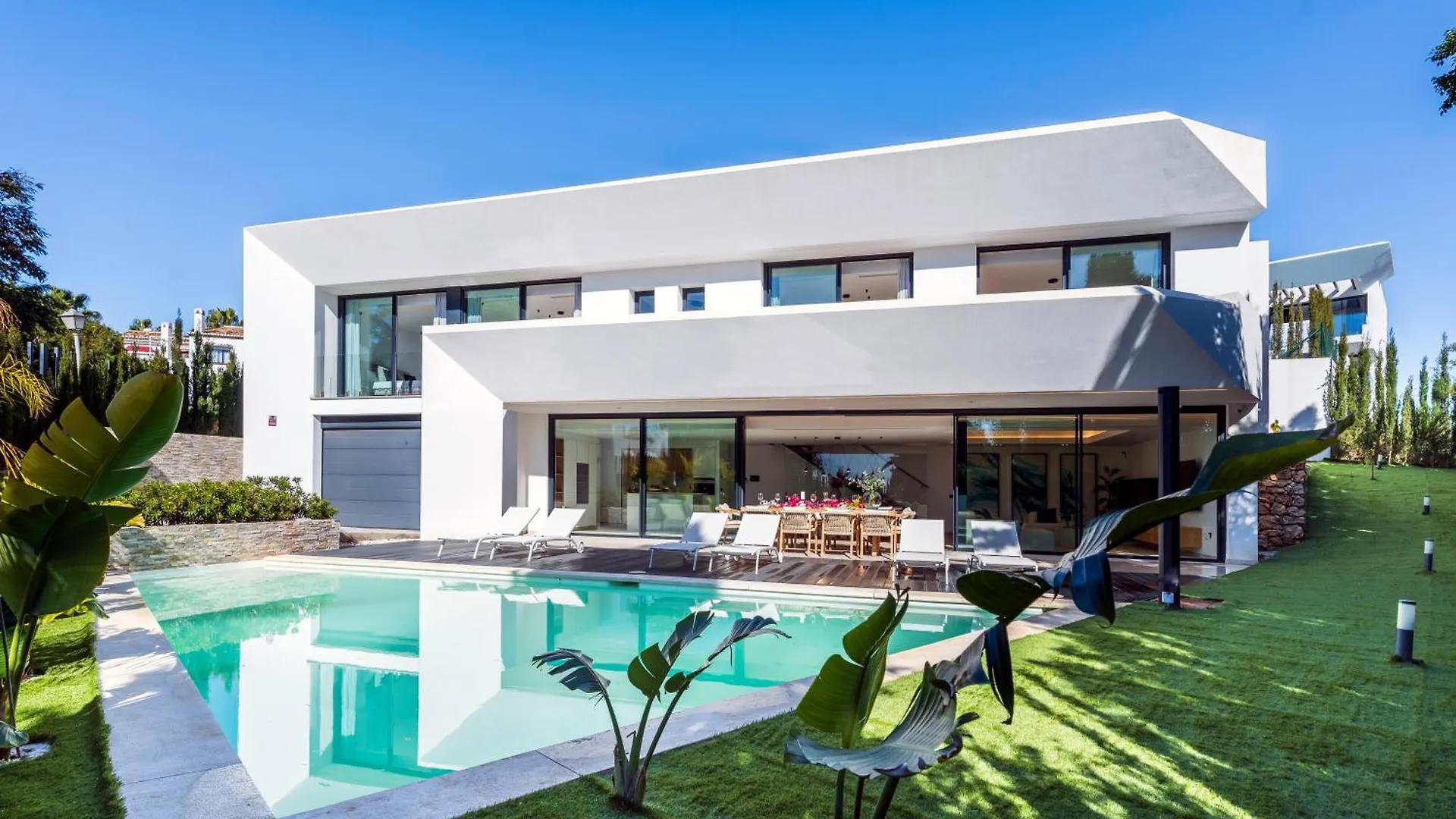 Vacation Marbella I Villa La Moderne, Sparkling Heated Pool, Private Gym, Cine Room, Arcade Machines 0*,  España