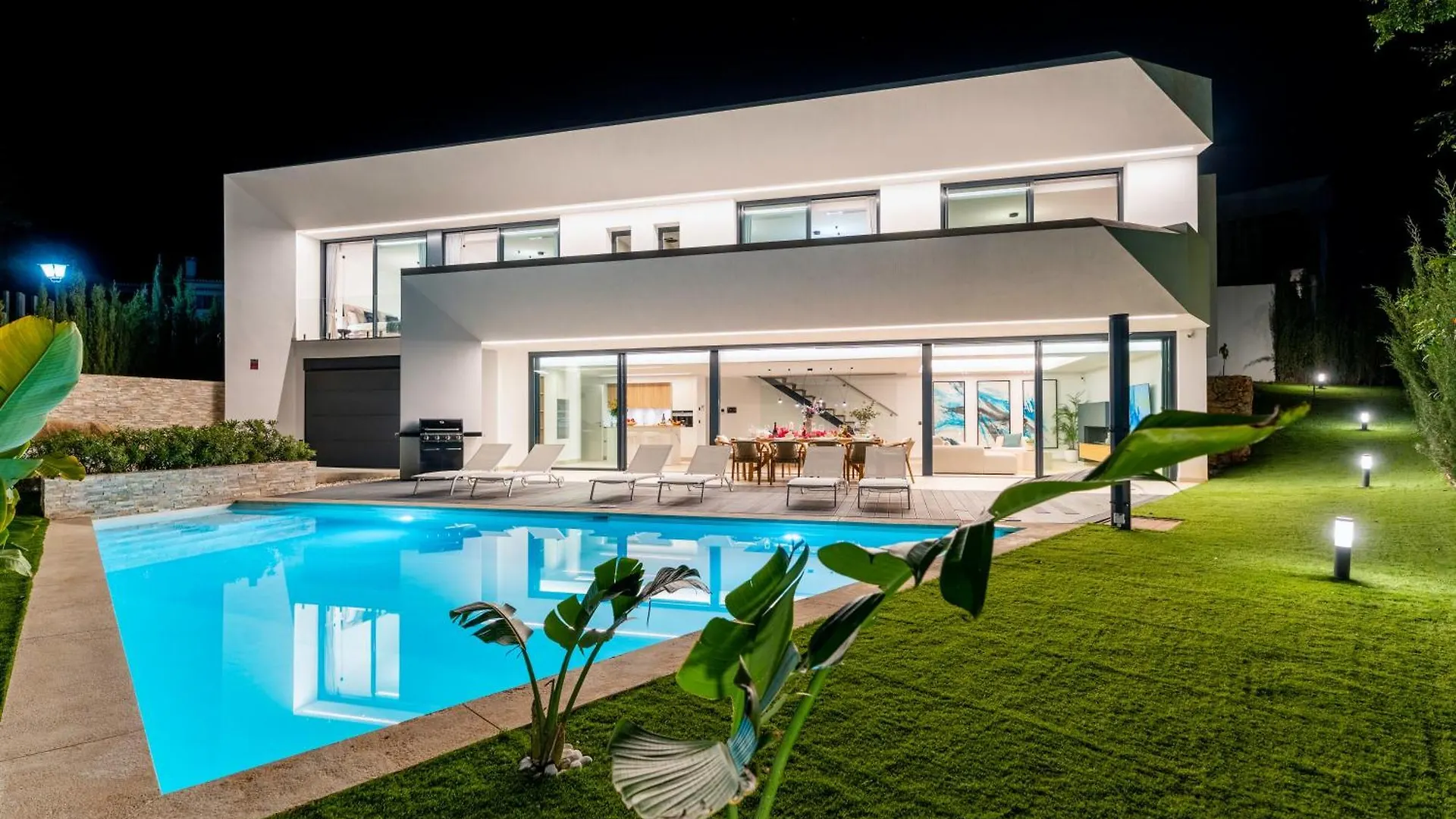 Vacation Marbella I Villa La Moderne, Sparkling Heated Pool, Private Gym, Cine Room, Arcade Machines